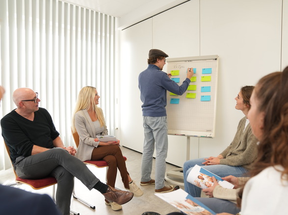 Teambesprechung im Stuhlkreis